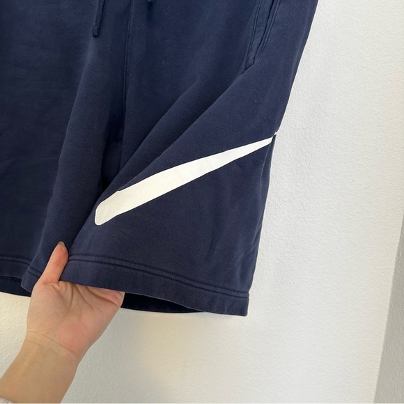 Nike Club Fleece Explosive Shorts Dark Navy White Swoosh Size Medium Men’s - Picture 2 of 9
